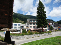 Blick vom Alten Dorf Blatten auf das Hotel