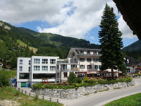 Blick vom Alten Dorf Blatten auf das Hotel