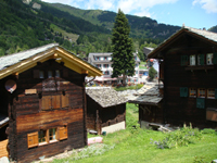 Blick vom Alten Dorf Blatten auf das Hotel