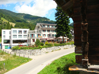 Blick vom Alten Dorf Blatten auf das Hotel